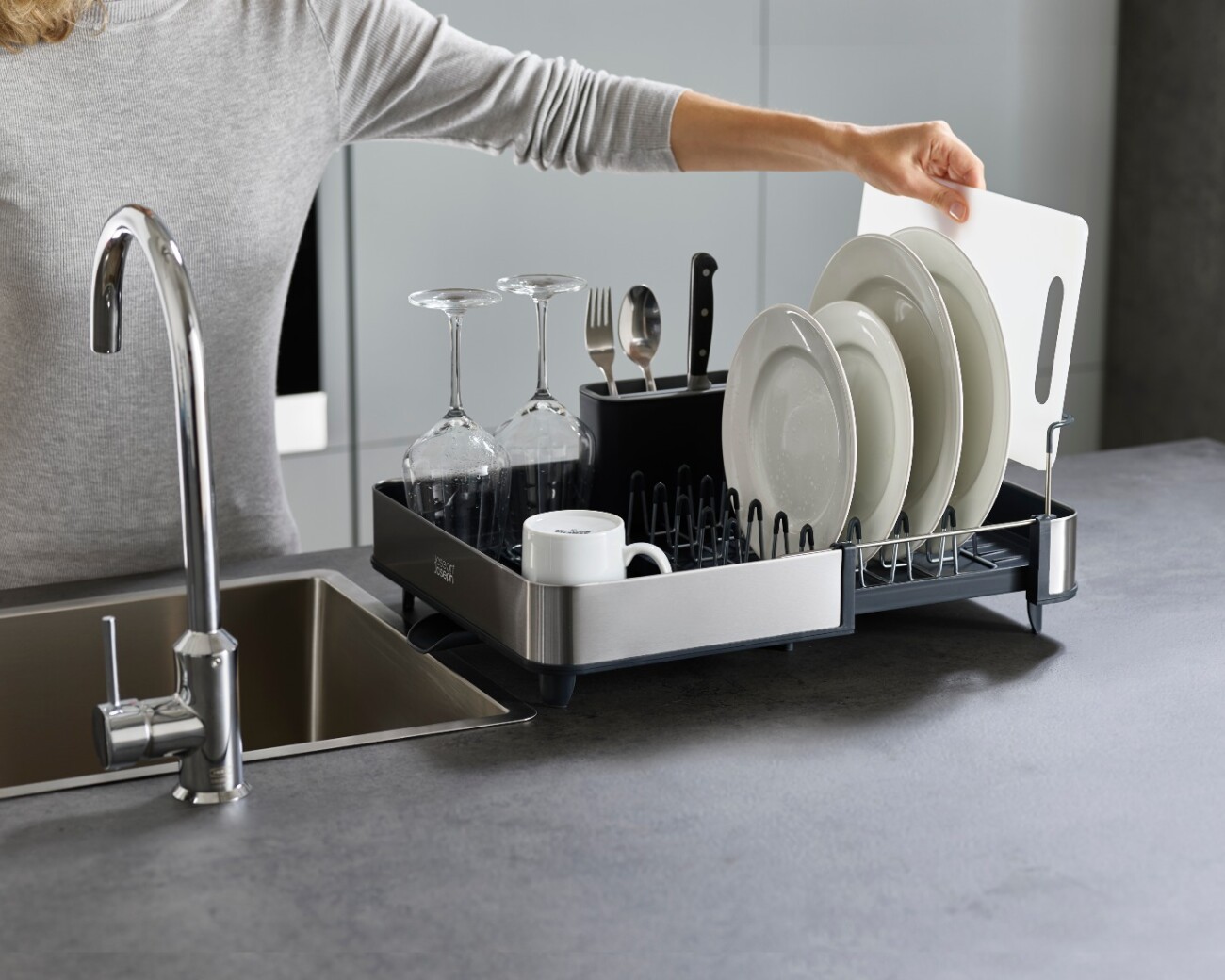 Set Escurridor Extensible y Dispensador de Jabón Joseph Joseph Rethink Your Sink™ - Preventa Set Escurridor Extensible y Dispensador de Jabón Joseph Joseph Rethink Your Sink™ - Preventa