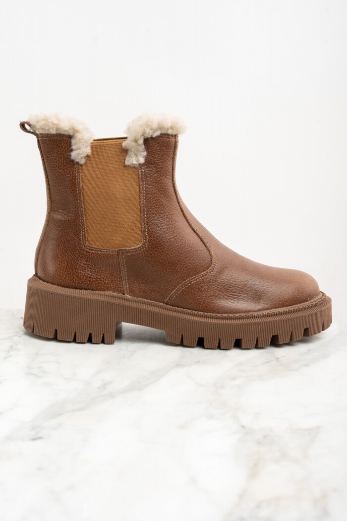 Bota Cuero Con Corderito Camel