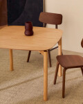 Mesa Indara cuadrada de chapa de fresno y madera maciza de caucho con acabado tono natural 100 x 100 cm