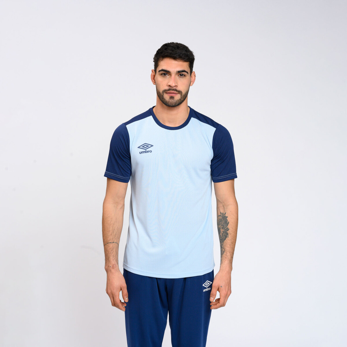 REMERA DOV HOMBRE Umbro Hombre - 071 