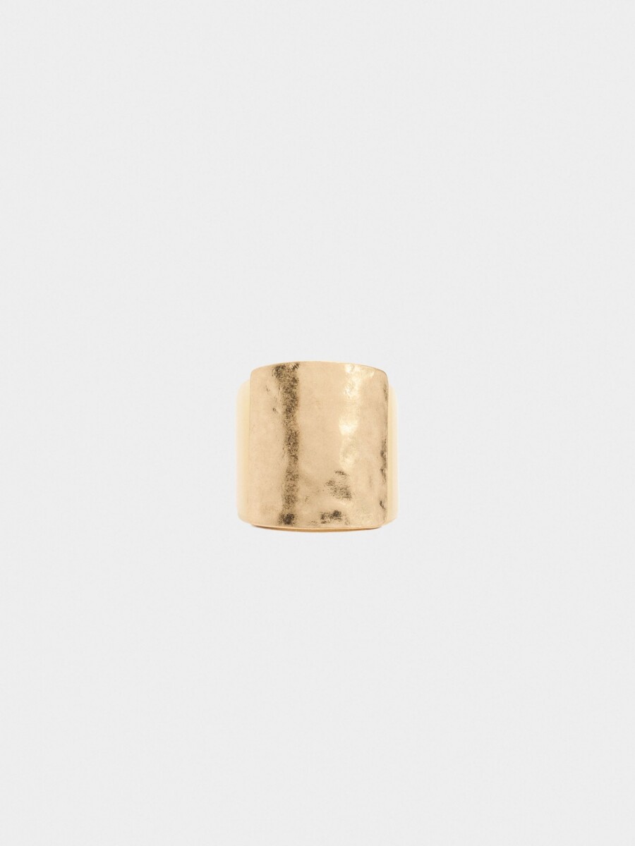Anillo De Resina Con Detalle Metálico beige