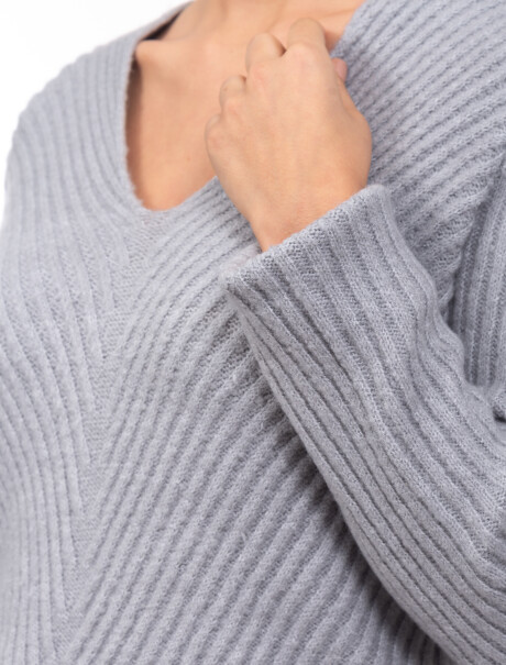 Sweater acanalado gris