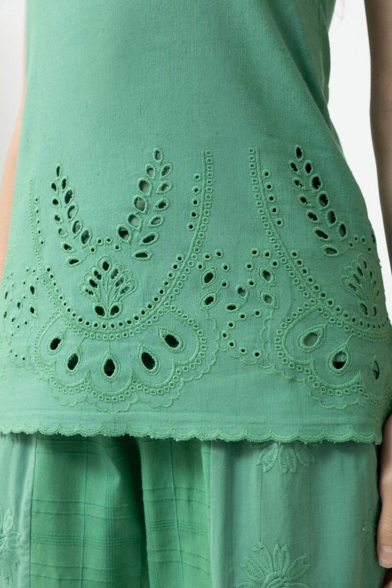 Strapless con bordados calados verde
