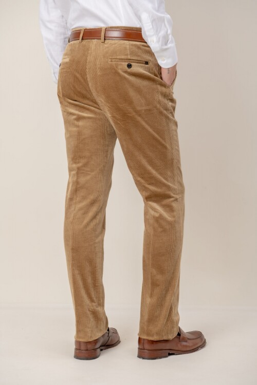 Pantalón Corduroy classic fit Beige