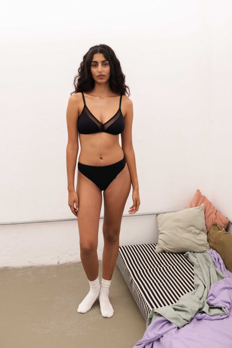 Vedetina Less Antonia [B25] Negro