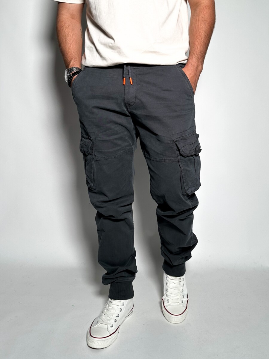 Pantalón cargo con puño León - Topo 
