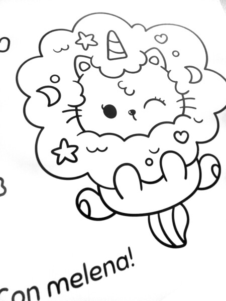 LIBRO UN MUNDO DE FANTASIA MULTICOLOR