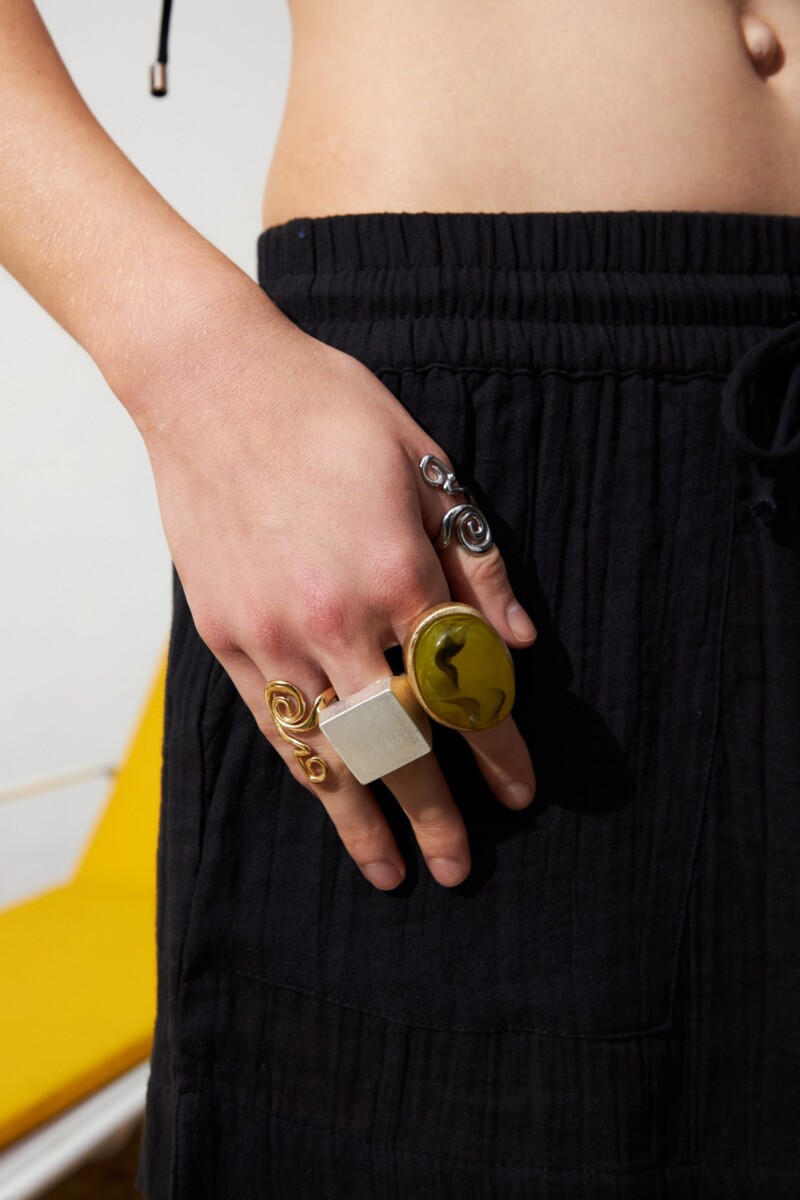 Anillo ajustable cuadrado antique dorado