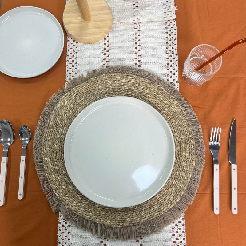 Plato principal con textura cerámica Plato principal con textura cerámica