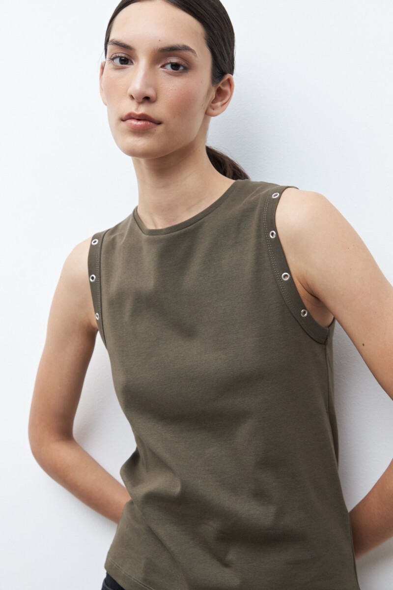 Top con ojalillos metálicos verde oliva