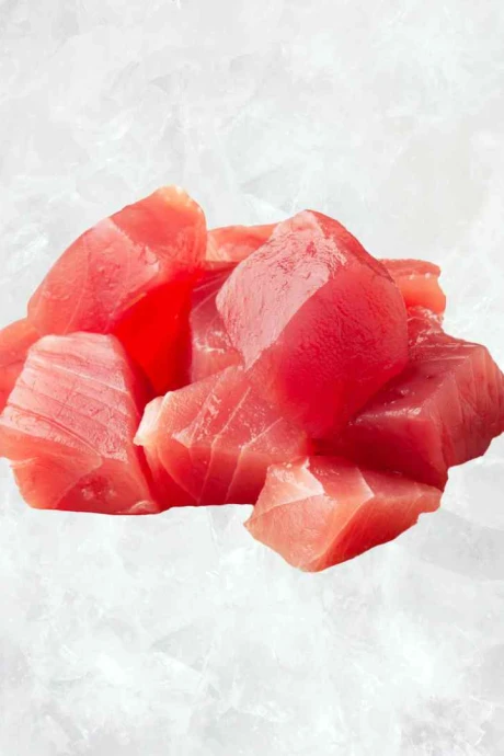 Recortes de Atun rojo congelado. Recortes de Atun rojo congelado.