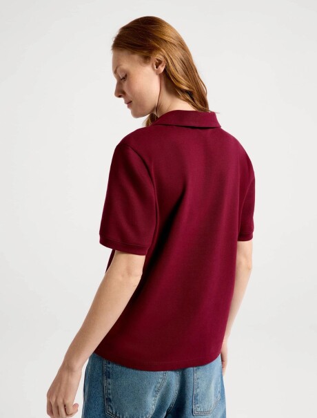 CAMISETA MANGA CORTA CON CUELLO BORDEAUX