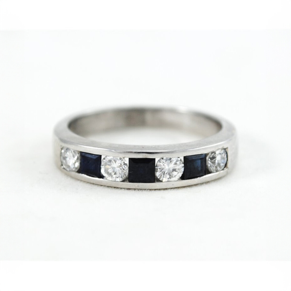 Anillo Medio Sin Fin Oro Blanco 18K Con Brillantes Y Zafiros 