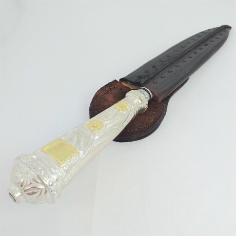 Puñal de plata 925 con apliques en oro 18ktes. Puñal de plata 925 con apliques en oro 18ktes.