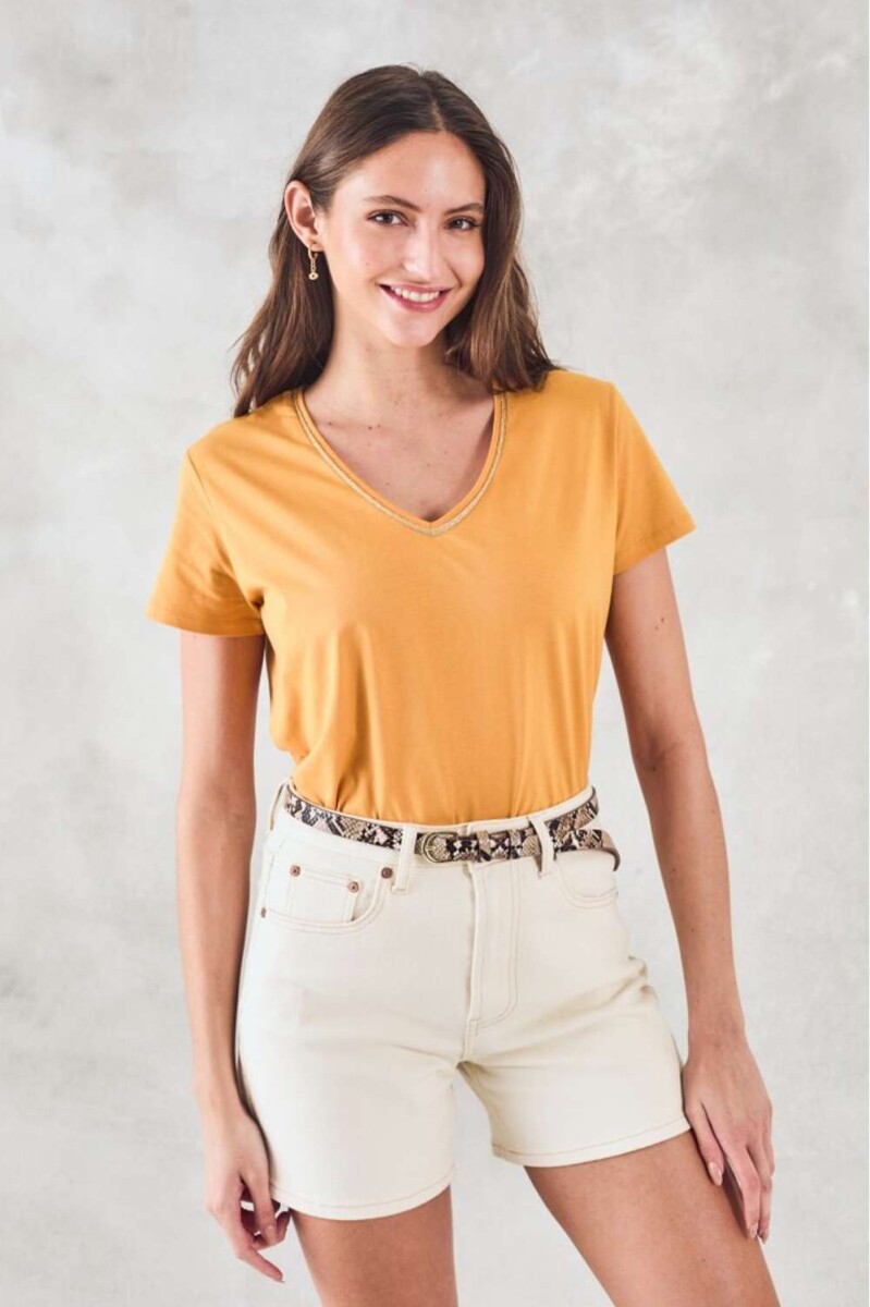 Remera Escote V Metalizado - Camel 