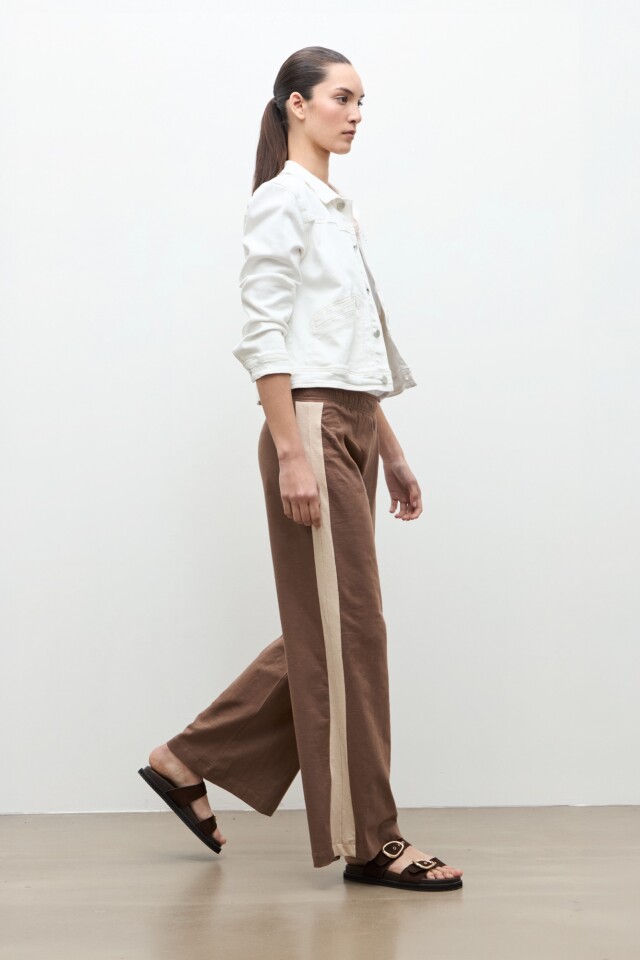 Pantalon contraste lateral topo