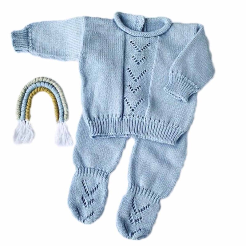 Conjunto tejido de pelele y batita Conjunto tejido de pelele y batita