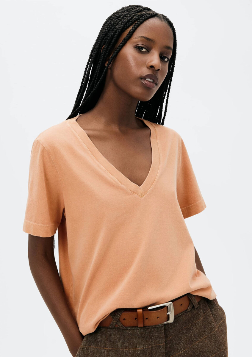 CAMISETA BÁSICA DE ALGODÓN ESCOTE V - NARANJA 