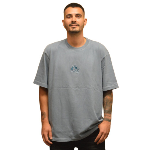 Remera La isla x La Vela - Ñata Bordada Remera La isla x La Vela - Ñata Bordada