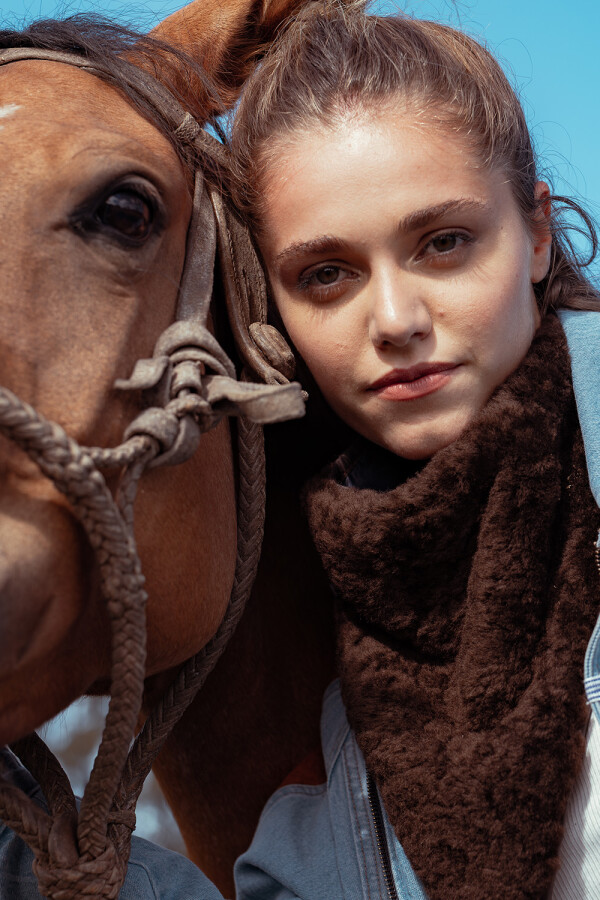 Triangle Warm Neck Chocolate