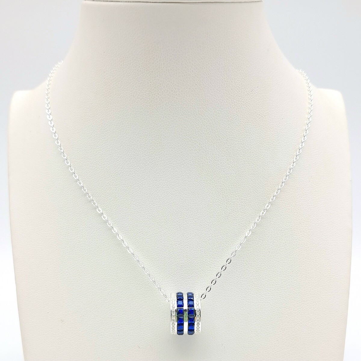 Conjunto de cadena de plata 925 con llamador de angeles de circonia. 