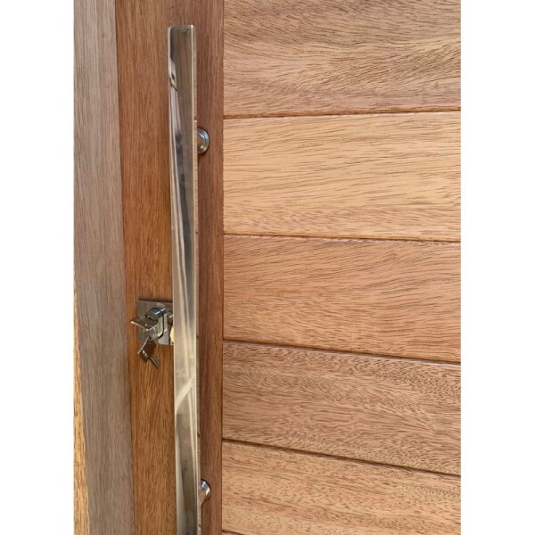 PUERTA EXTERIOR DE CEDRO 2,05 X 0,84 CON BARROTE PUERTA EXTERIOR DE CEDRO 2,05 X 0,84 CON BARROTE
