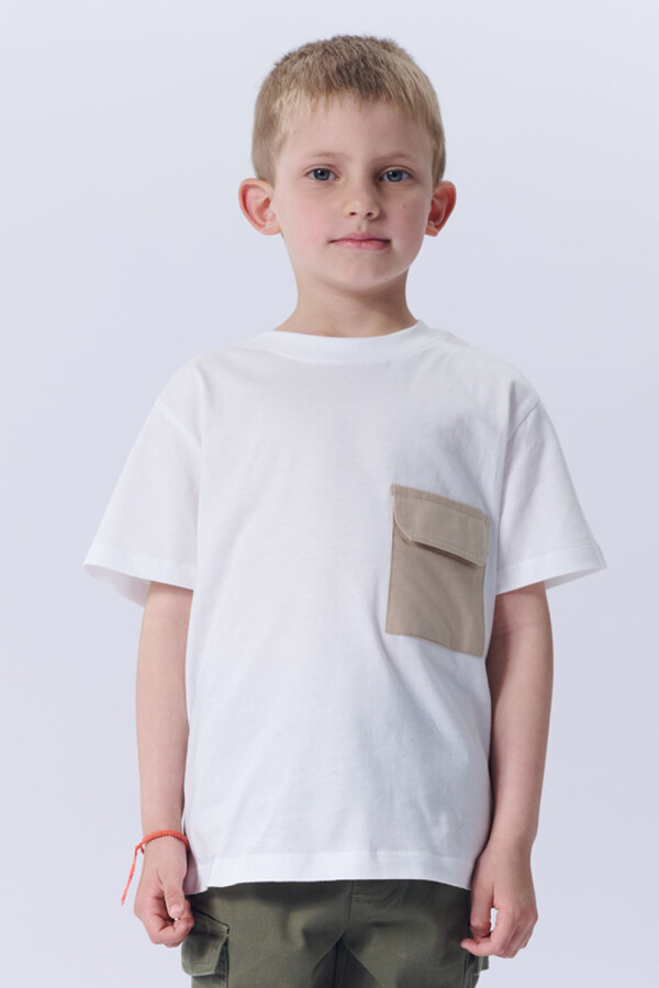 Remera Con Bolsillo Contraste Blanco Y Tostado