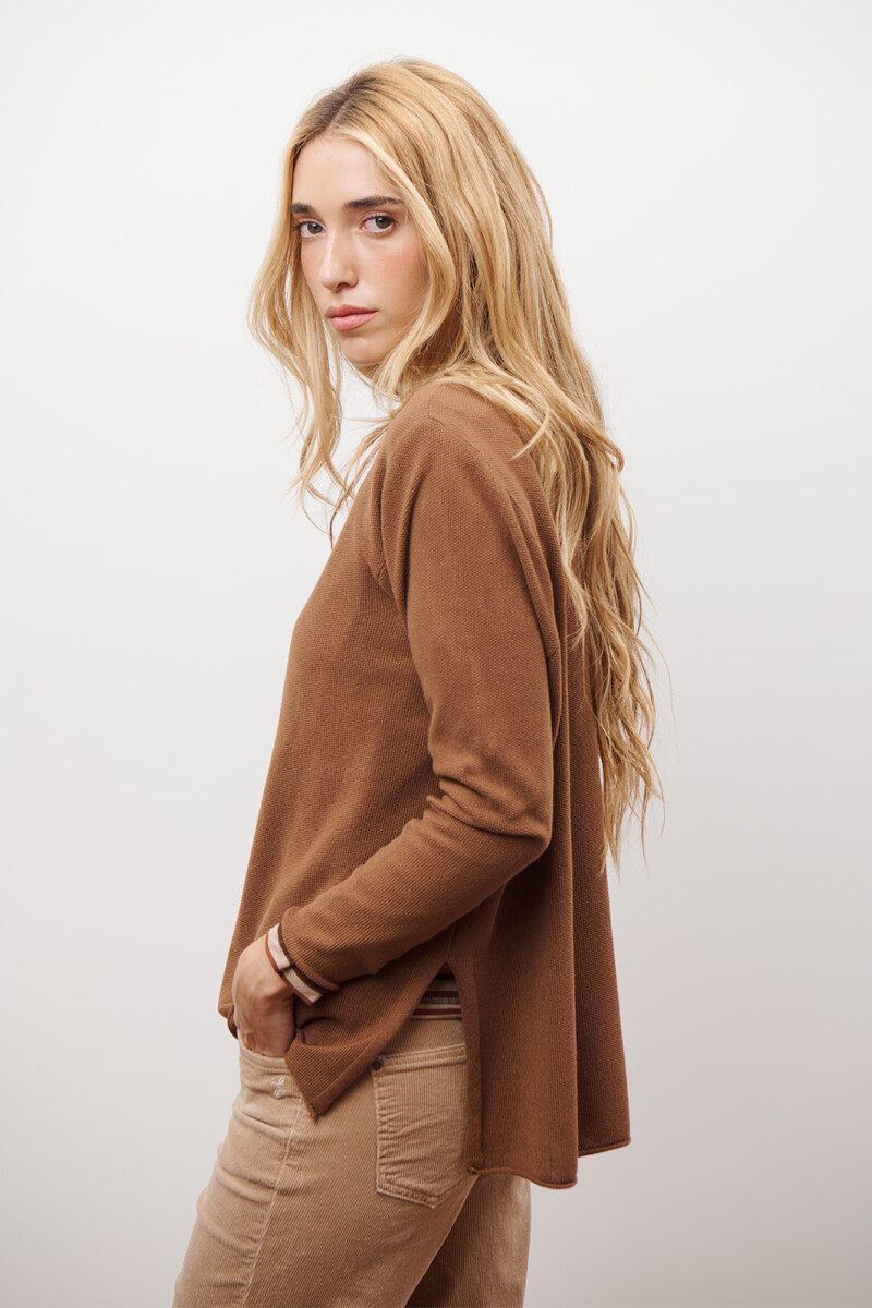 ESCOTE V CLASSIC CARAMELO