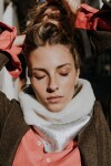 Brightness Warm Neck Plateado Con Blanco