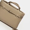 Cartera de mano Bay en cuero graneado Taupe