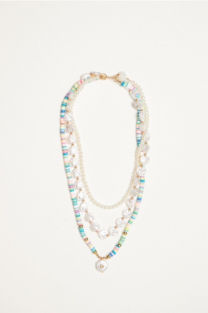 Collar triplecadena con perlas crudo