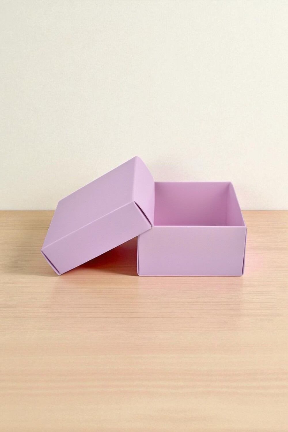 Caja Cuadrada 8x8x4,5 cm - LILA — PaperPack