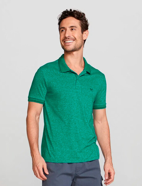 POLO MASCULINA BÁSICA EN TELA TEXTURIZADA VERDE