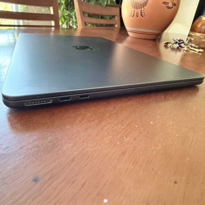 MacBook Air M2 13″ 2022 - 8GB RAM 256GB SSD MacBook Air M2 13″ 2022 - 8GB RAM 256GB SSD