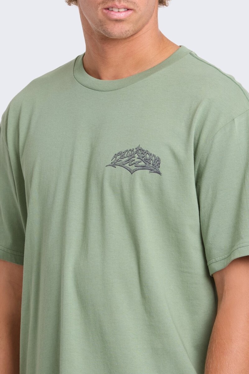 REMERA REVERSE PREMIUM SS Y-verde2