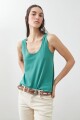 Musculosa escote a la base verde