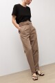 Pantalón sastrero con cinturón topo