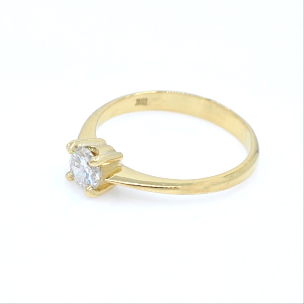 Anillo en oro 18k y brillante con engarce 4 puntas Anillo en oro 18k y brillante con engarce 4 puntas