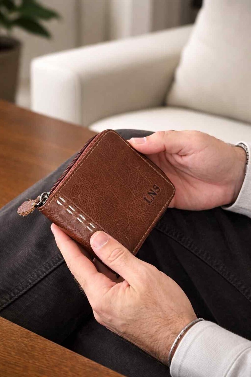 BILLETERA CUERO PEGASUS - WHISKY 