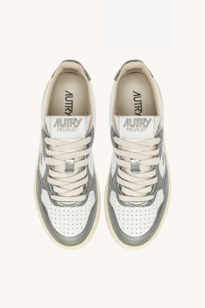 ZAPATILLA MEDALIST LOW Plata