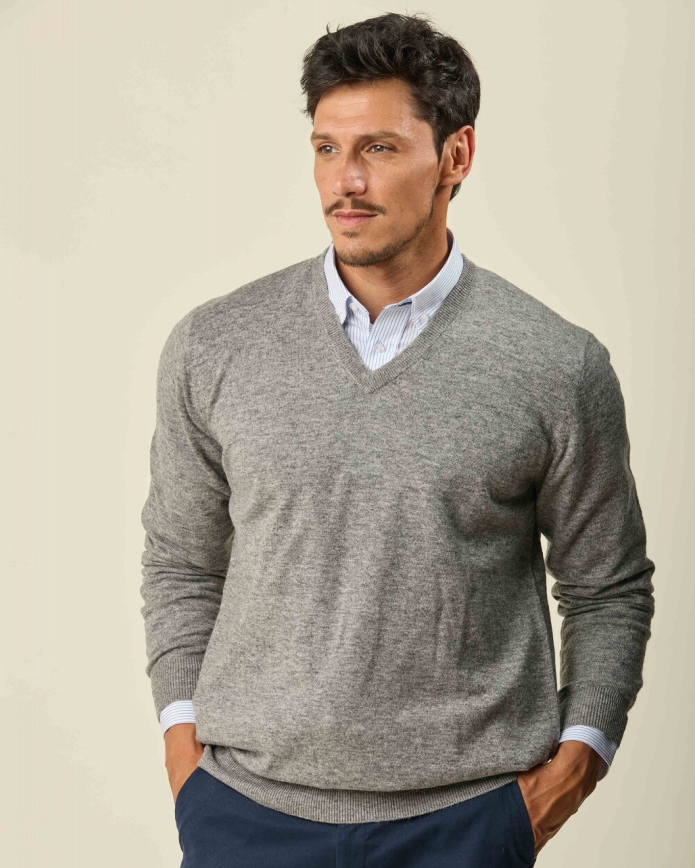 Buzo Lambswool Escote V Gris