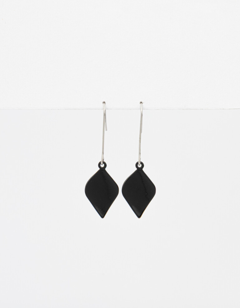 Aros Colgantes Cortos Color Aros Colgantes Corto Chapón - Negro