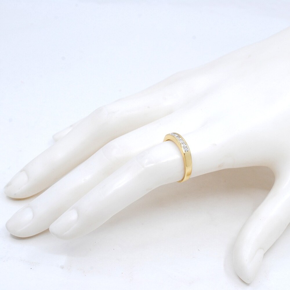 Anillo en oro 18k amarillo y brillantes Anillo en oro 18k amarillo y brillantes
