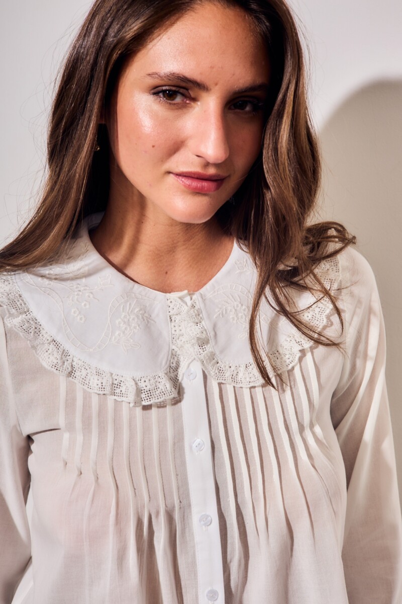 Blusa Cuello Bordado Nacar