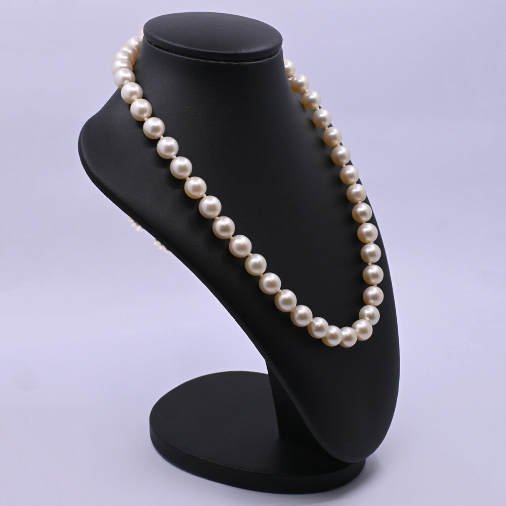 Collar perlas de cultivo y broche oro 18k 2 tonos con brillante y diamantes. Collar perlas de cultivo y broche oro 18k 2 tonos con brillante y diamantes.