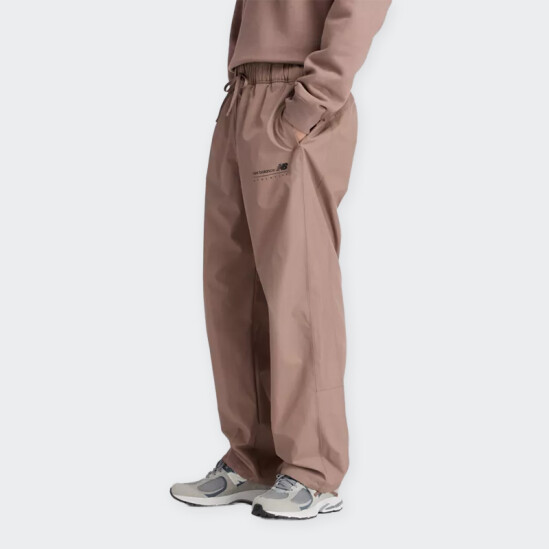 Pantalón New Balance Woven Marrón