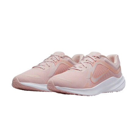 NIKE QUEST 5 600