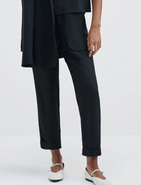 PANTALÓN DE TIRO ALTO CON BOLSILLOS NEGRO
