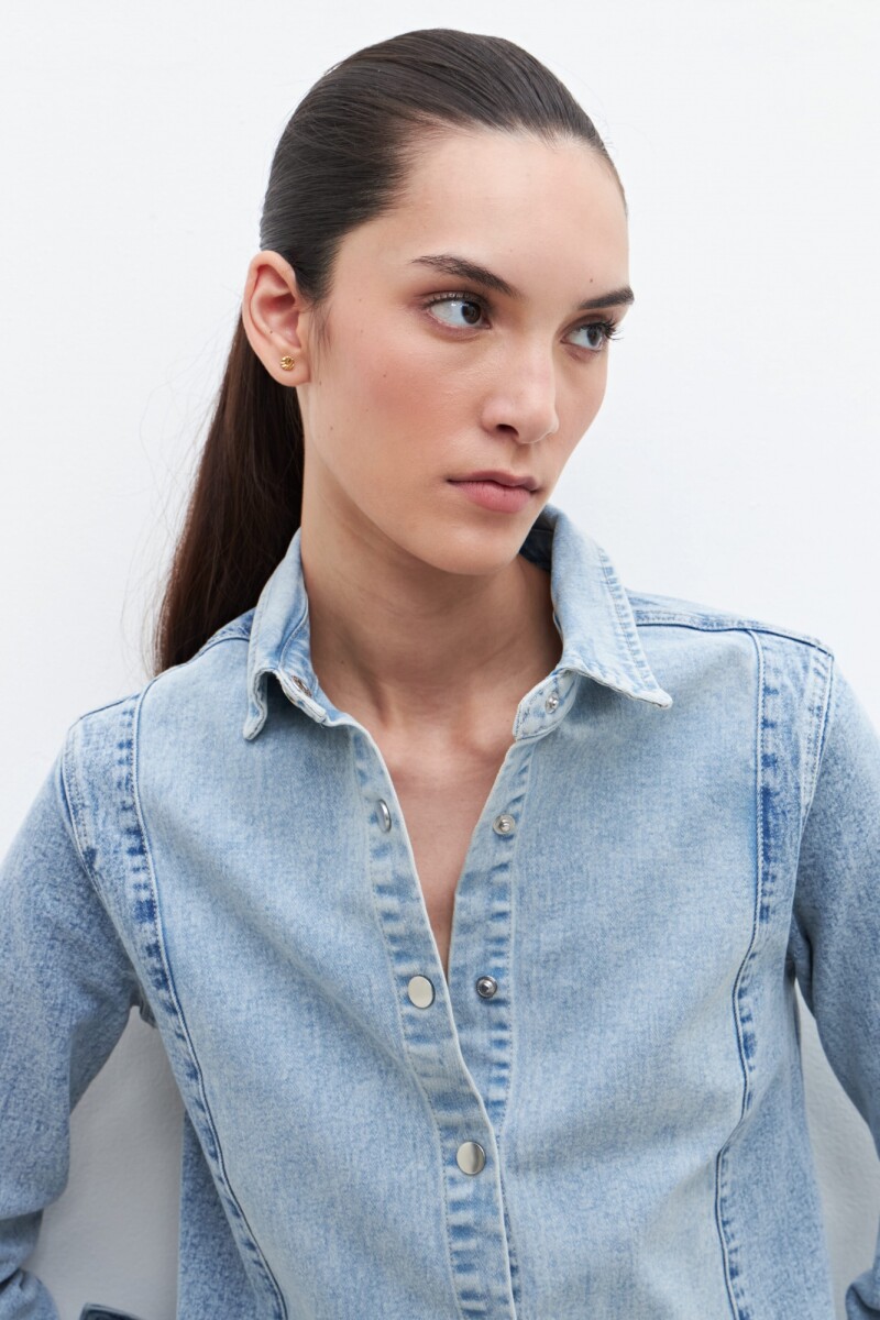 Camisa de jean bicolor jean medio
