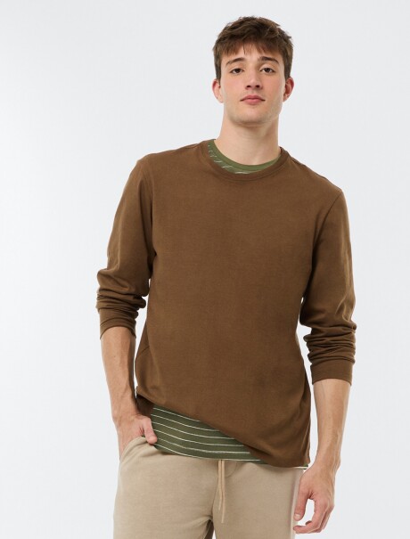 CAMISETA MANGA LARGA MARRÓN